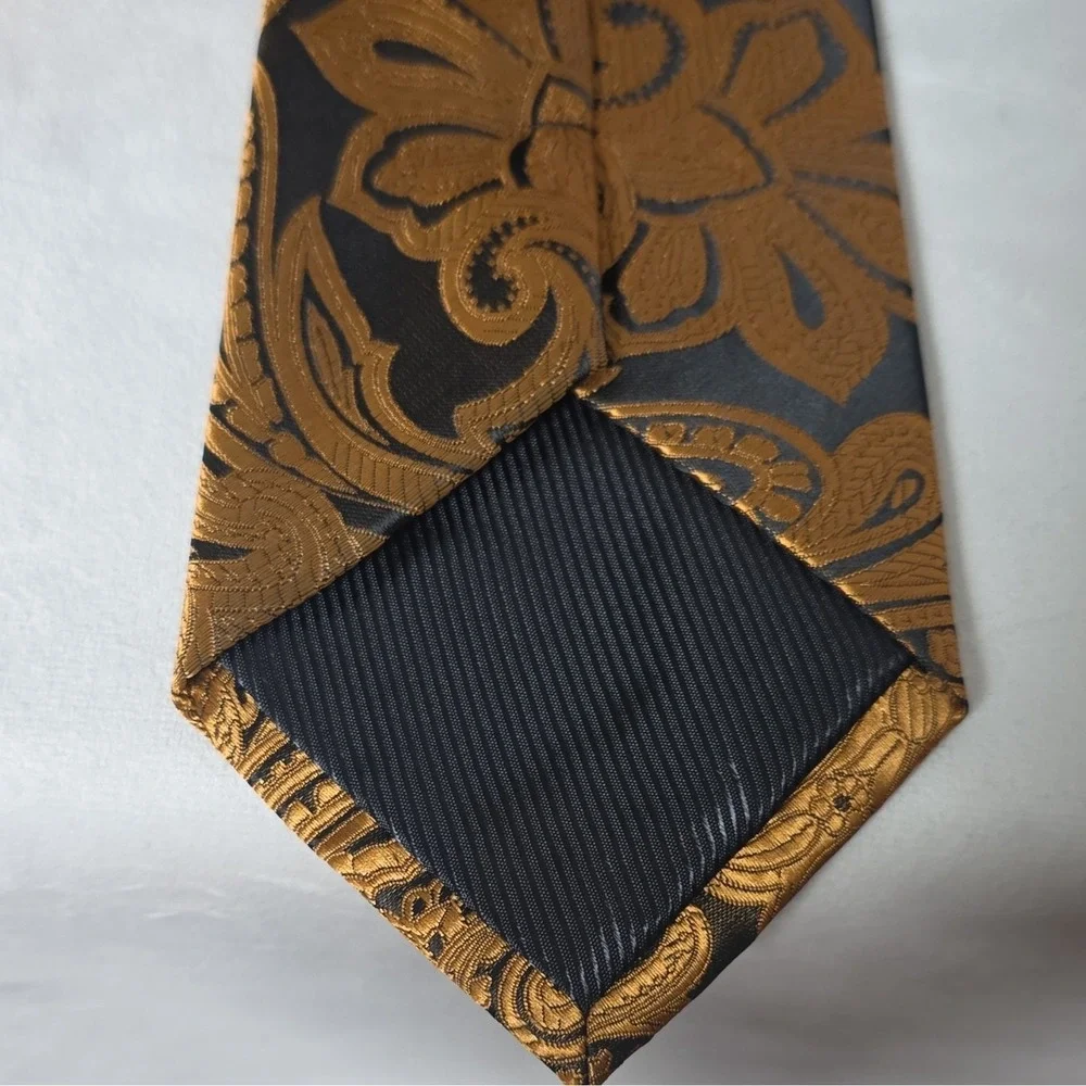 Barry.Wang Men's Gold & Black Paisley Woven 100% Silk Necktie Pointed Style